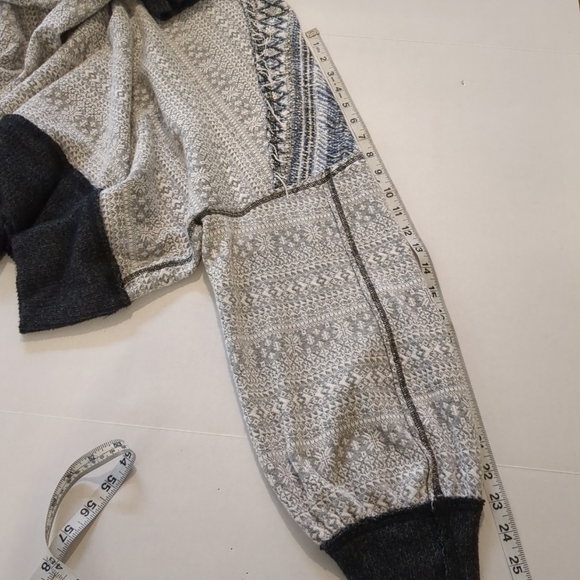 We The Free At The Lodge Women's Cropped Sweater - Blue and Gray , Size L - Picture 7 of 9